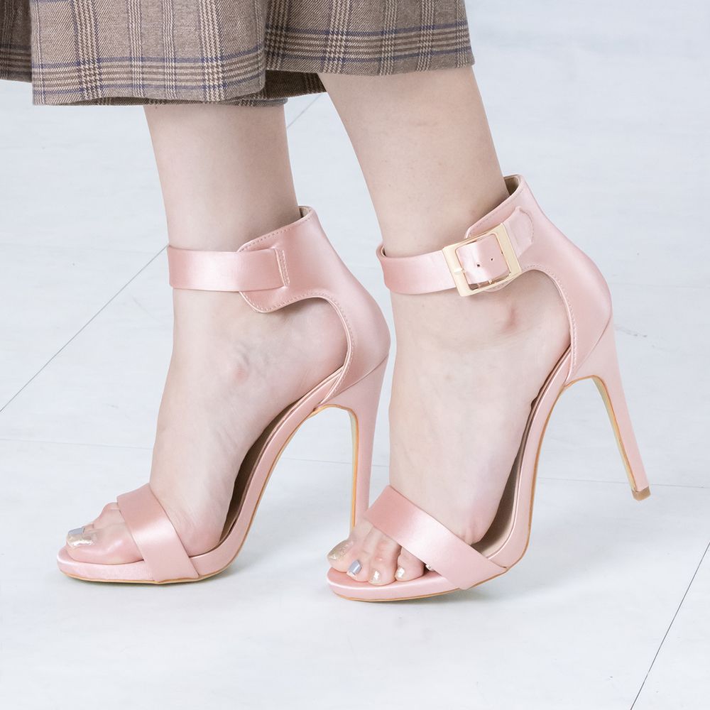 Glossy high heel