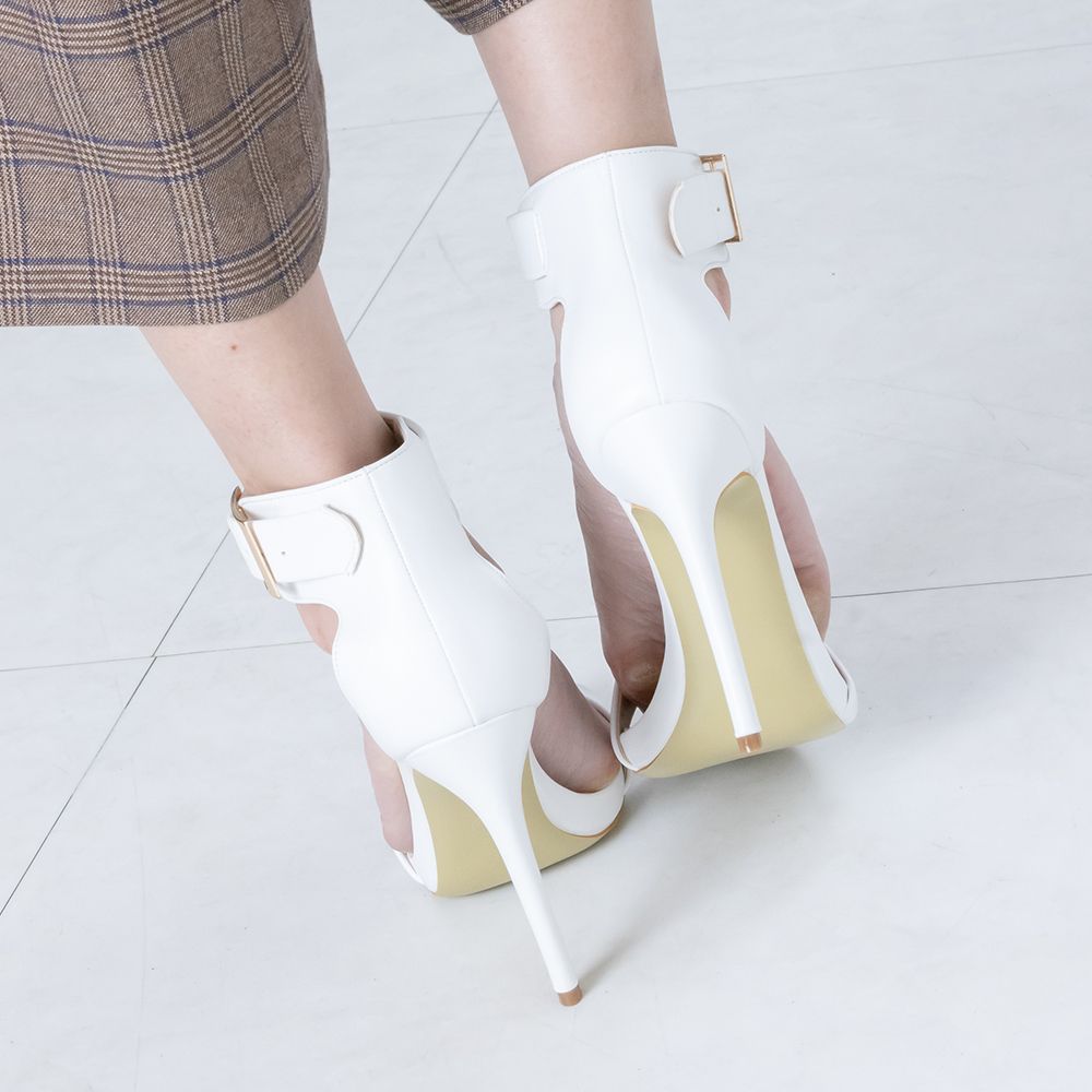 Glossy high heel