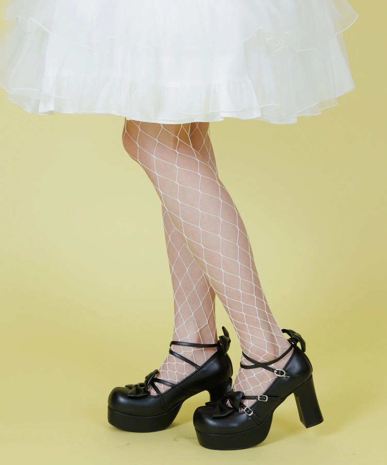 monochromatic net tights hole size large