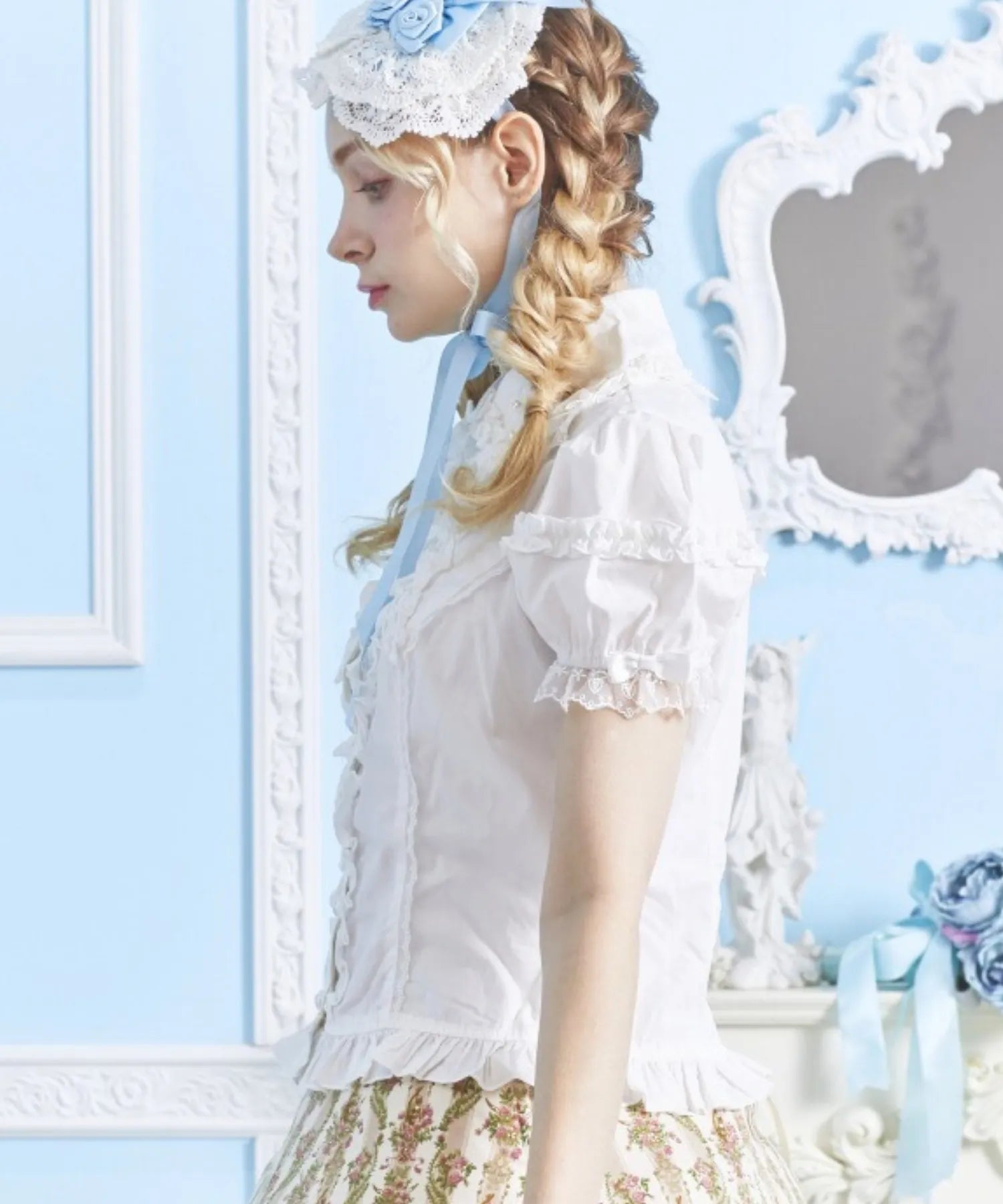 Frilled blouse with pearl