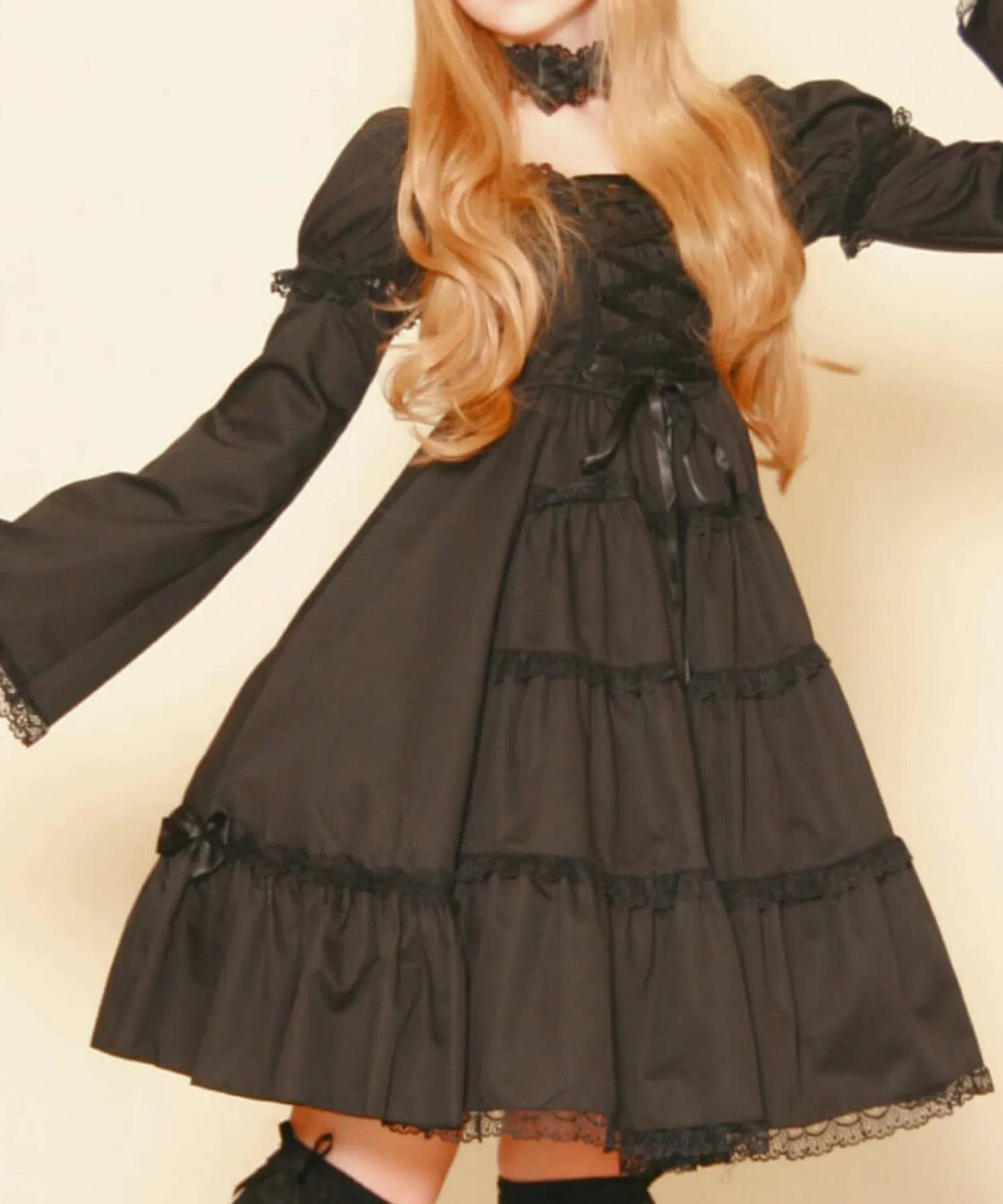 チョーカーつきバスト編み上げワンピース | BODYLINE & LunaBelle チョーカーつきバスト編み上げワンピース | BODYLINE & LunaBelle