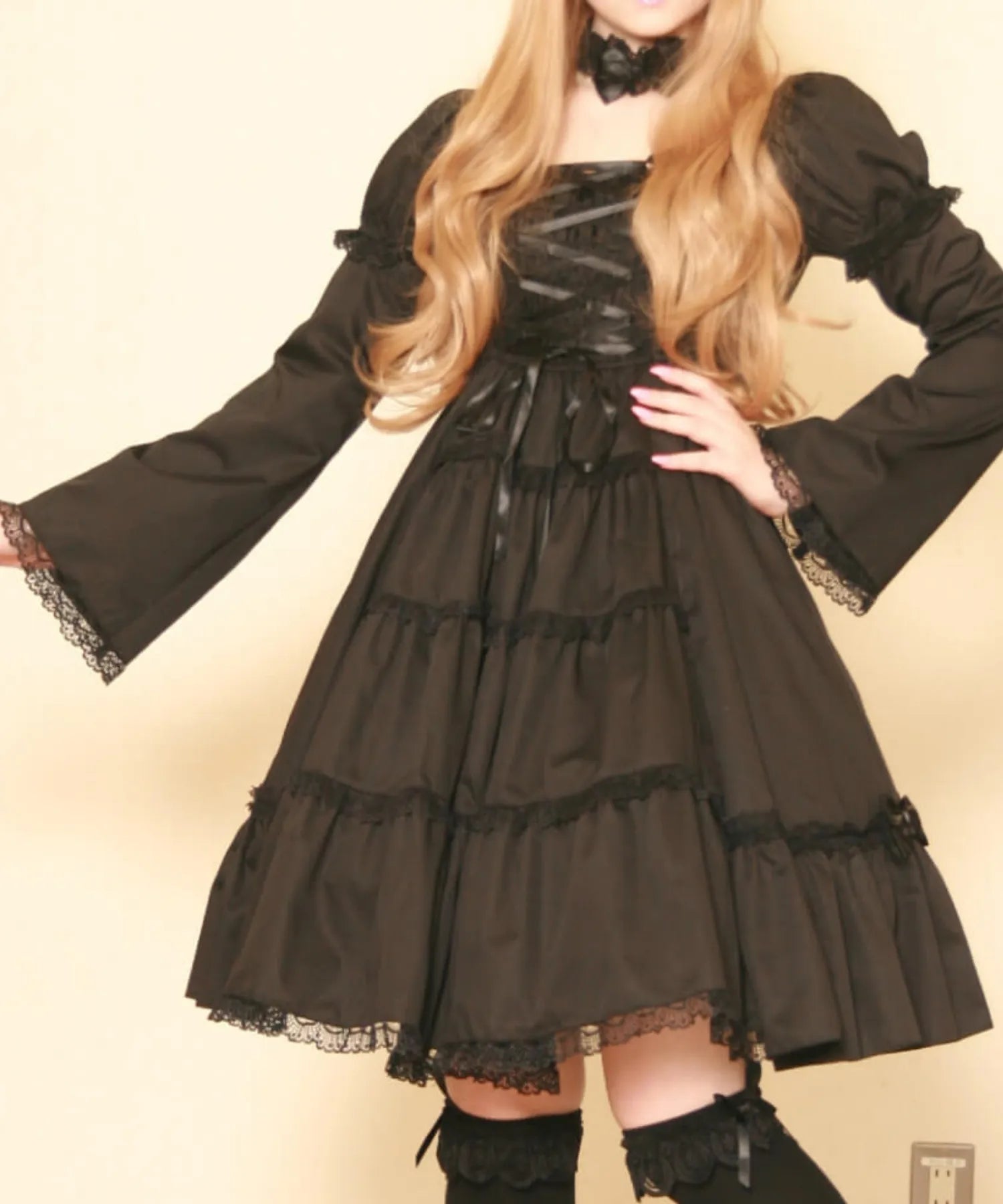Bust with choker dressed dress