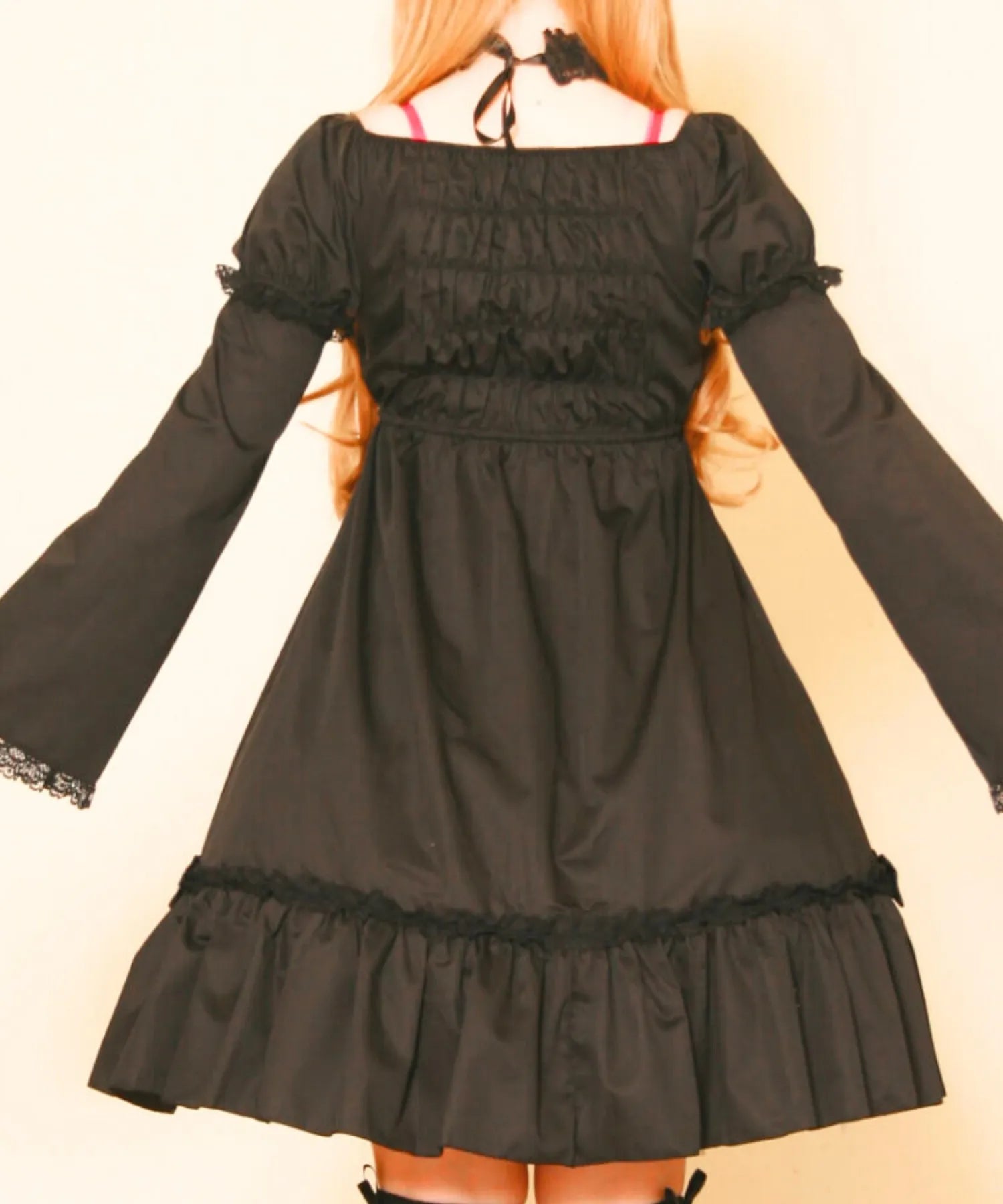 Bust with choker dressed dress