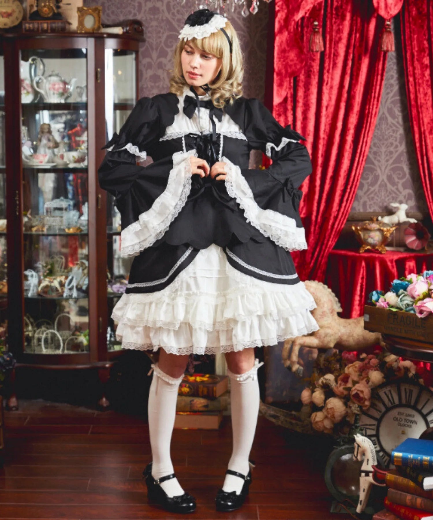 Princess sleeves and plenty of frilled bicolor dress