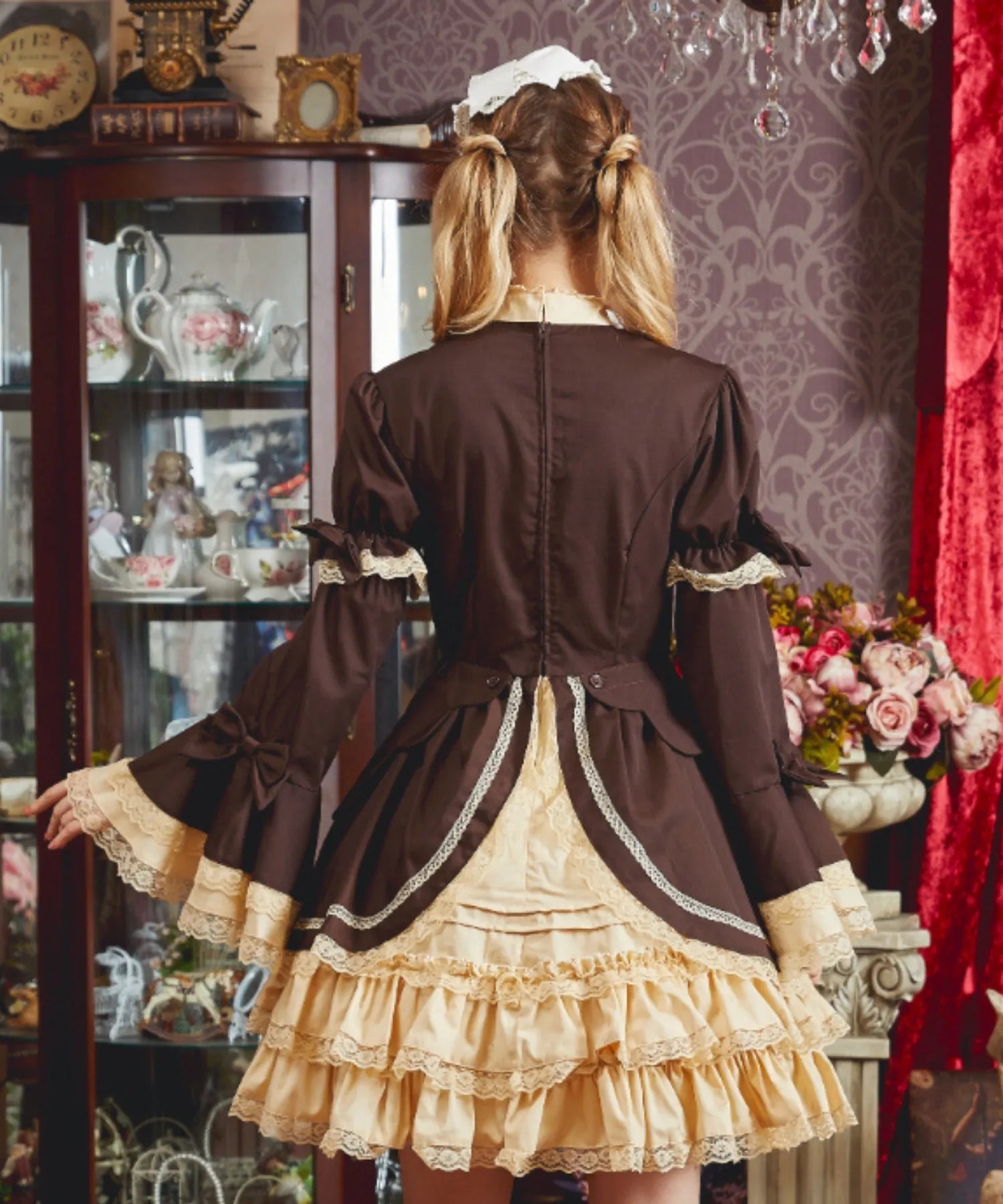 Princess sleeves and plenty of frilled bicolor dress