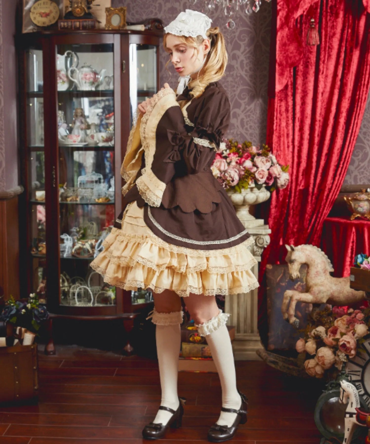 Princess sleeves and plenty of frilled bicolor dress