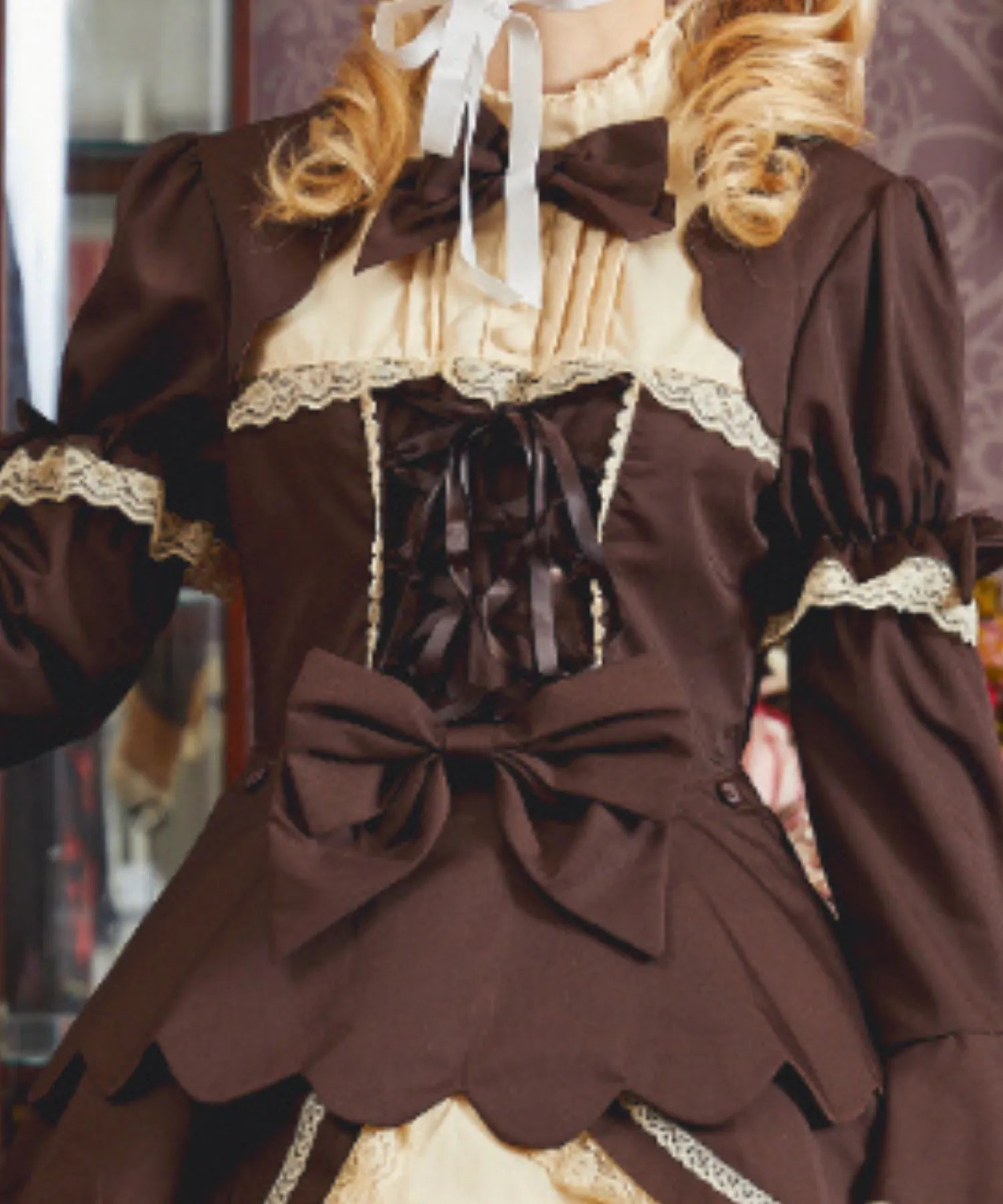 Princess sleeves and plenty of frilled bicolor dress