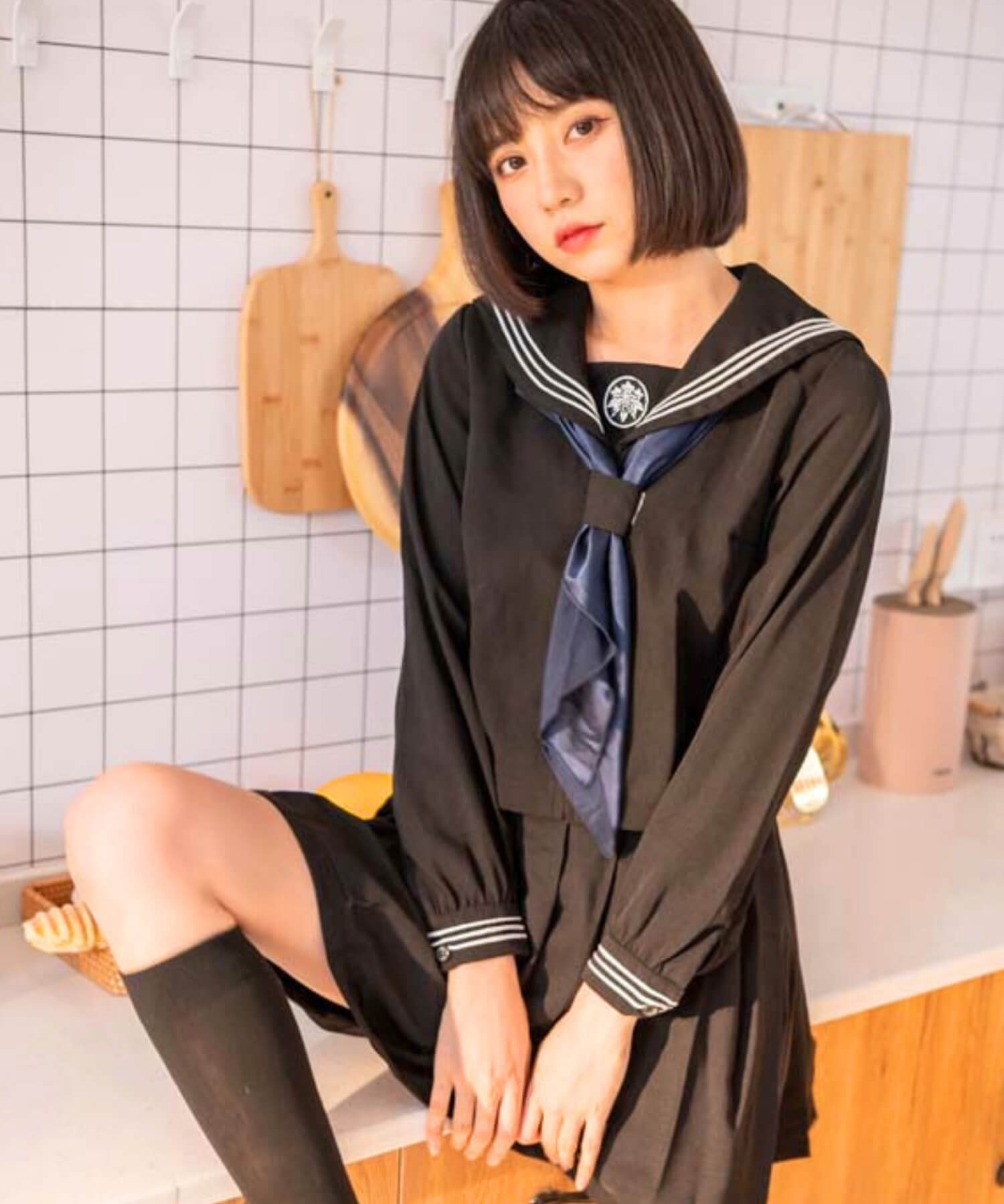 青スカーフつき刺繍入りブラックセーラー服