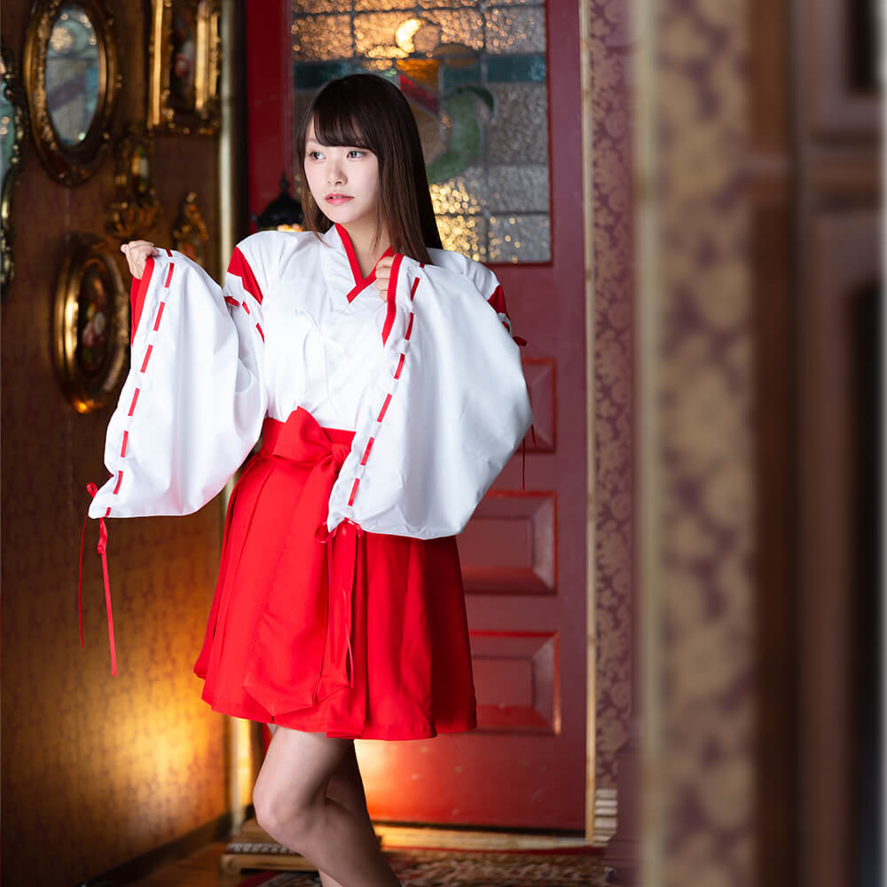 Shrine maiden costume short version