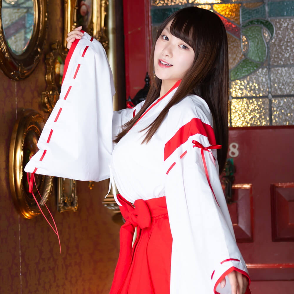 Shrine maiden costume short version