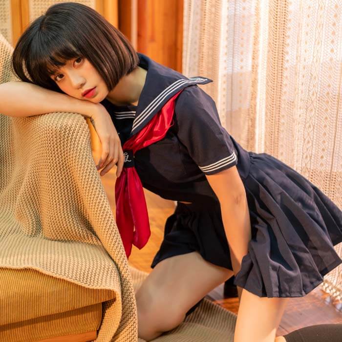 Navy blue short-sleeved sailor suit