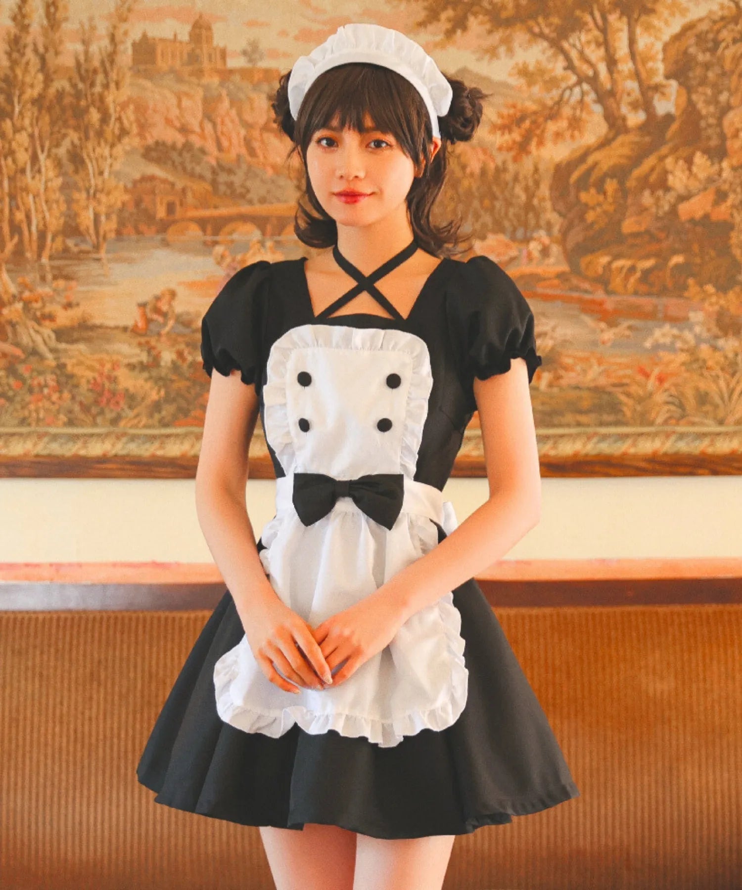 ブラック×ホワイト胸元クロスのメイドコスチューム