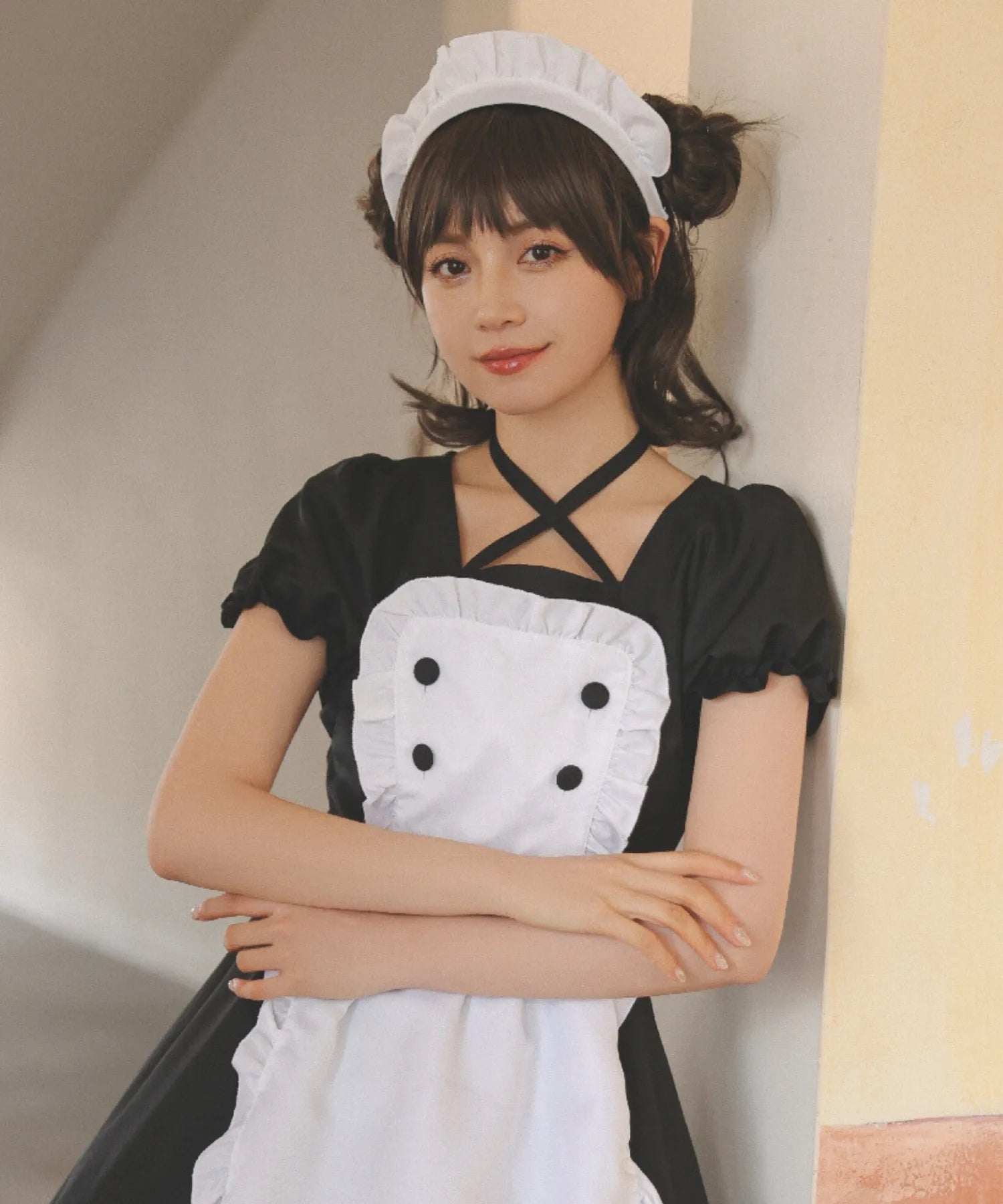 ブラック×ホワイト胸元クロスのメイドコスチューム
