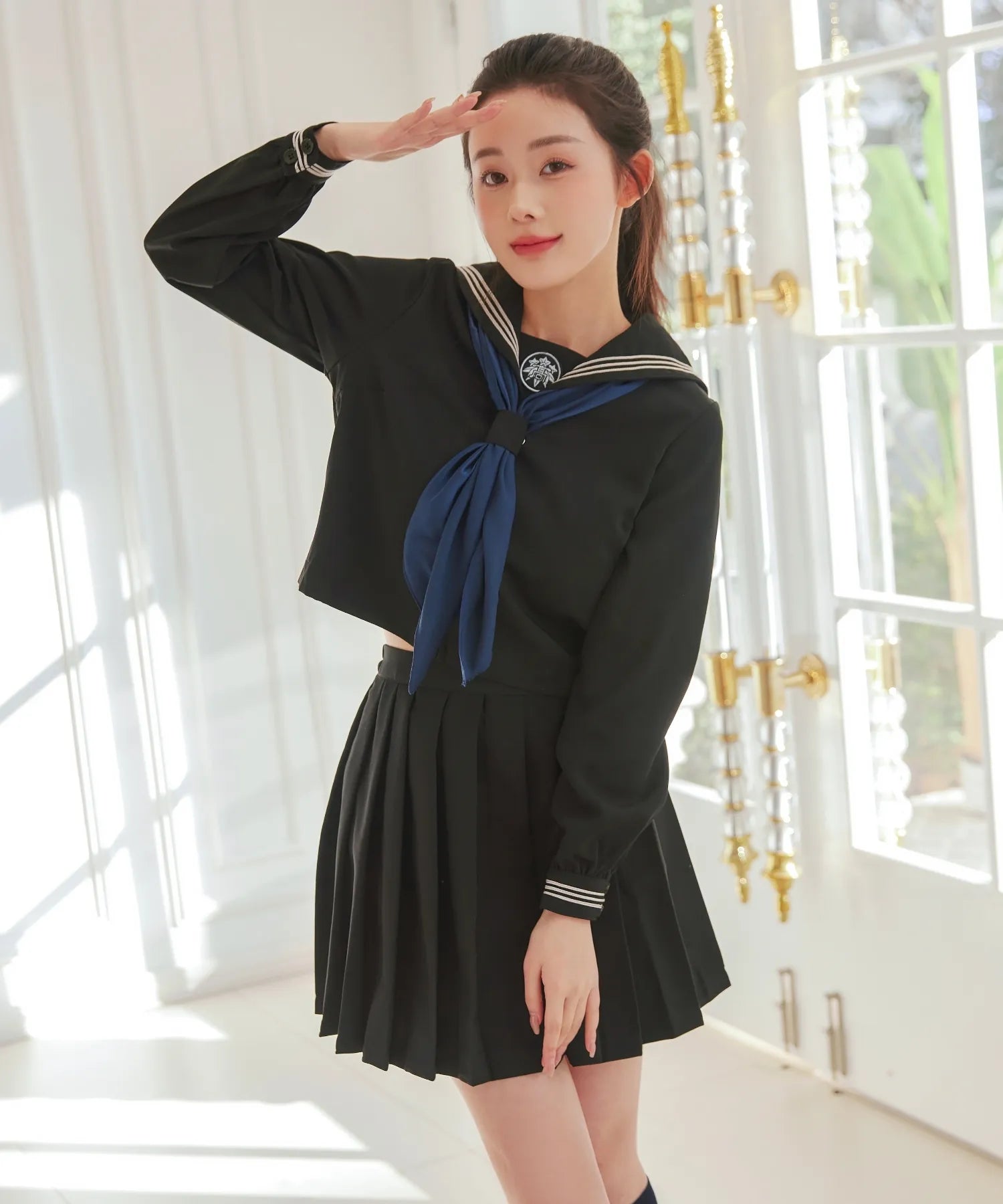 ブラック×紺スカーフの白ラインセーラー服