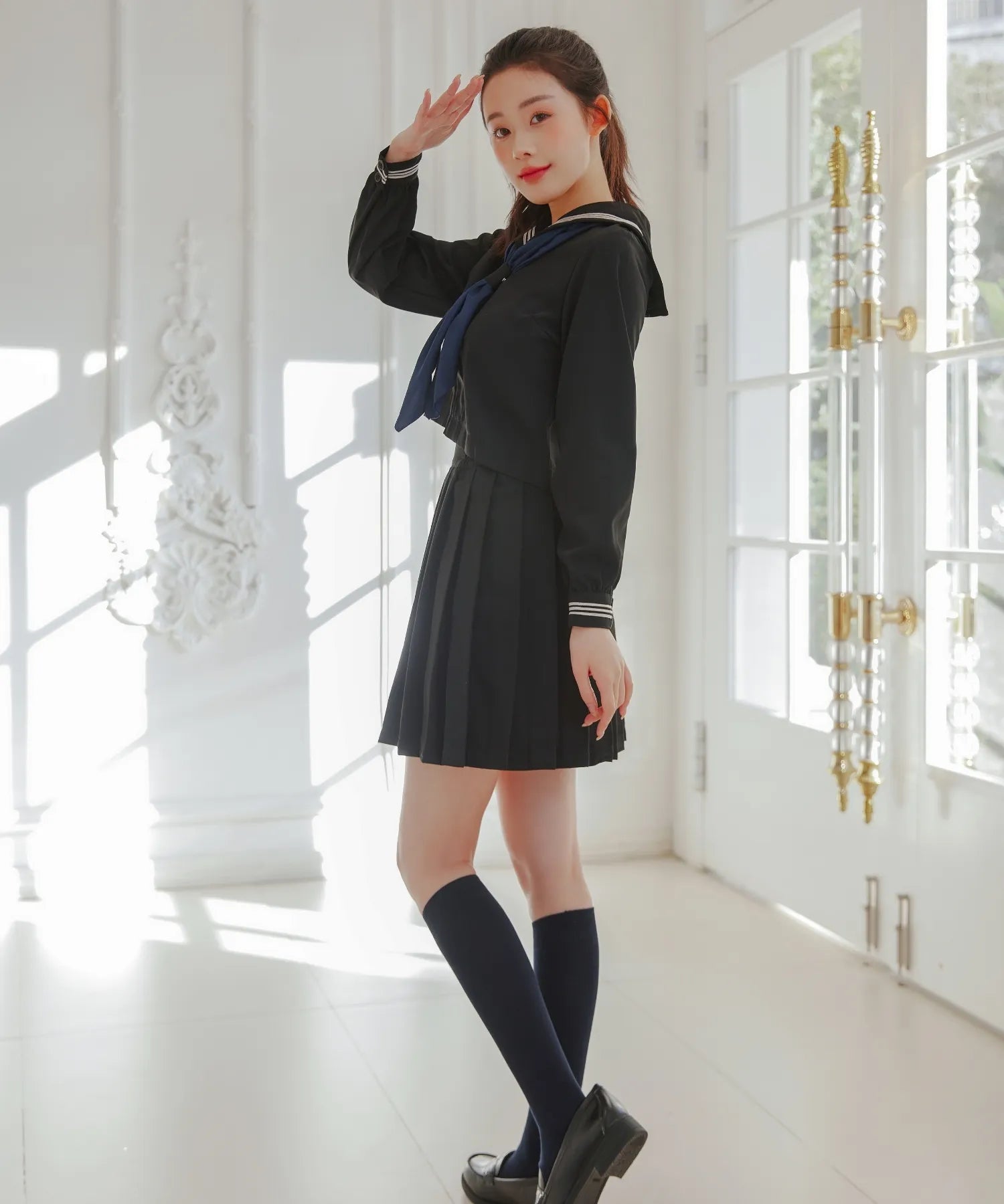 ブラック×紺スカーフの白ラインセーラー服