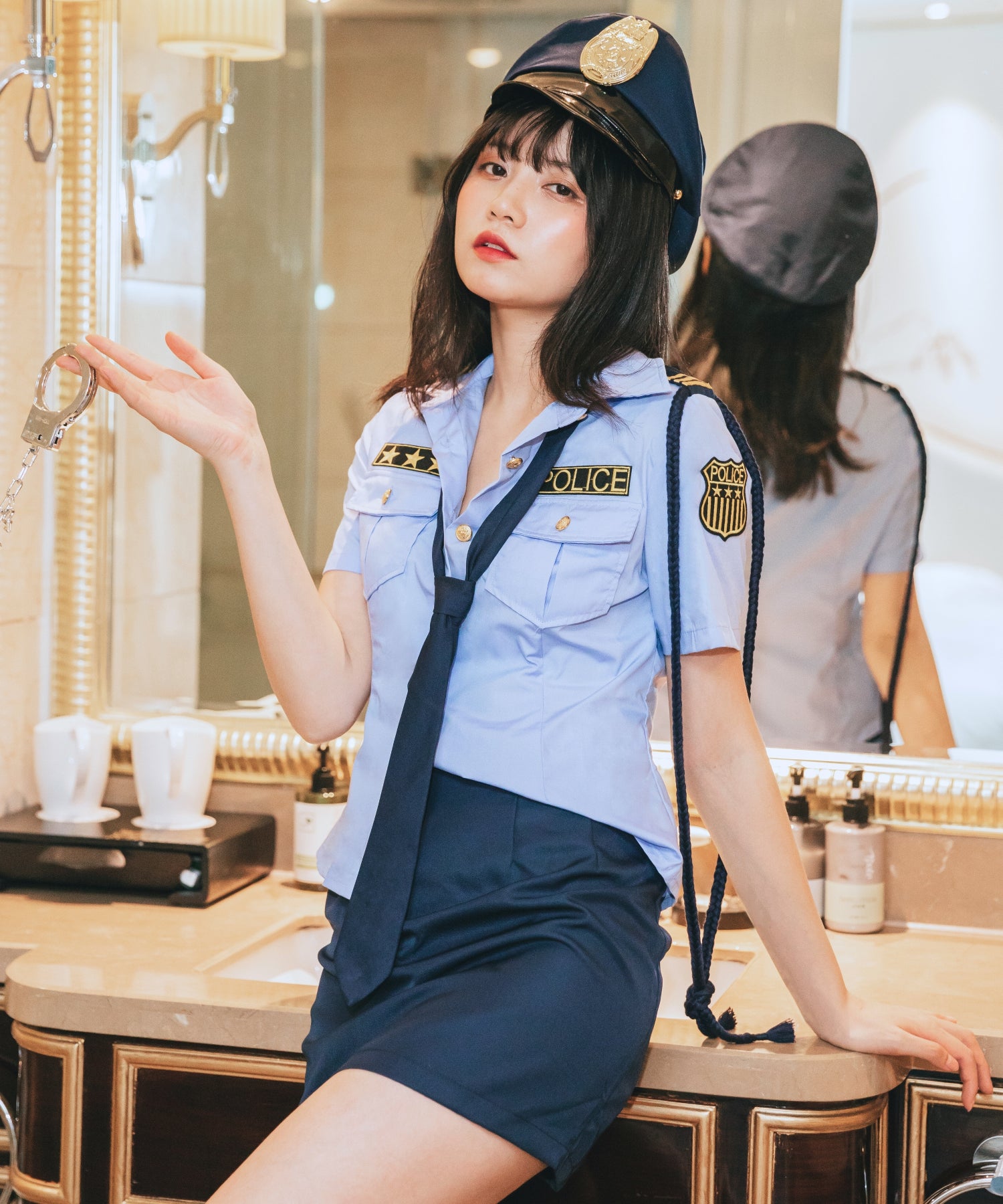 Standard saxe-colored police 6-piece set with handcuffs