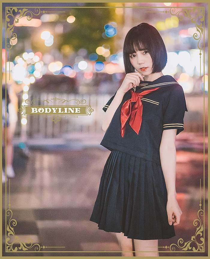 金ライン紺×赤スカーフセーラー夏服