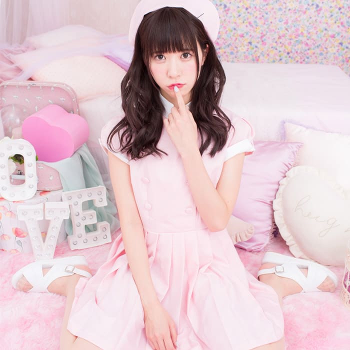 Nurse dress of pleated skirt
