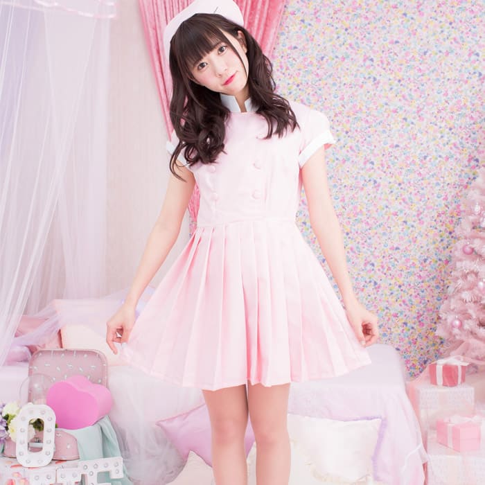 Nurse dress of pleated skirt