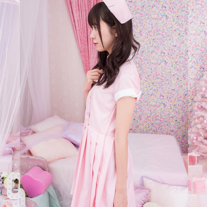 Nurse dress of pleated skirt