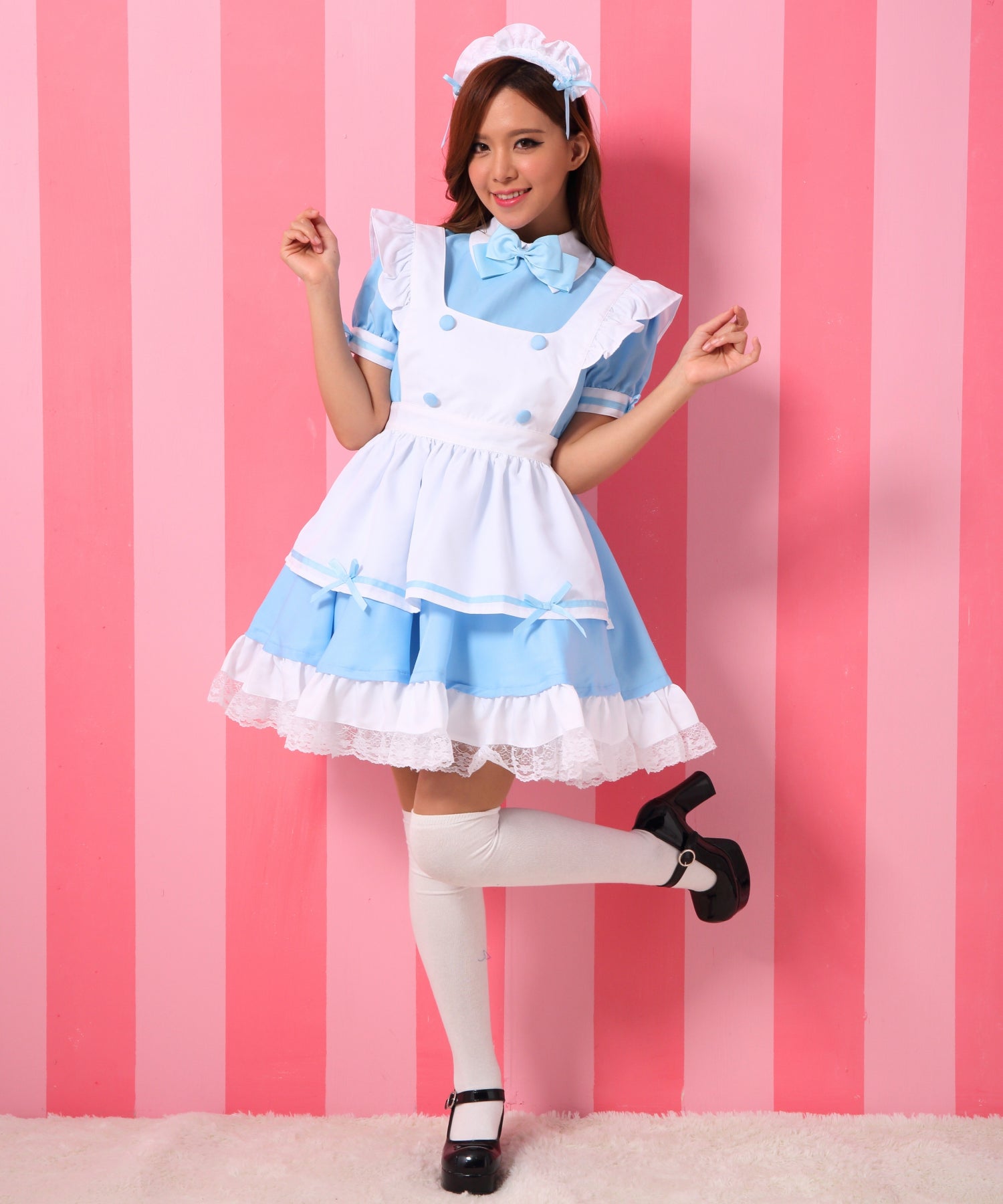 ピンクとサックスカラーのエンジェルメイド服