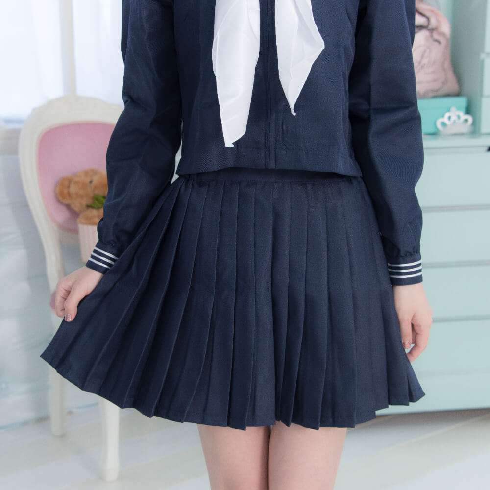 白スカーフつきカラーセーラー服長袖