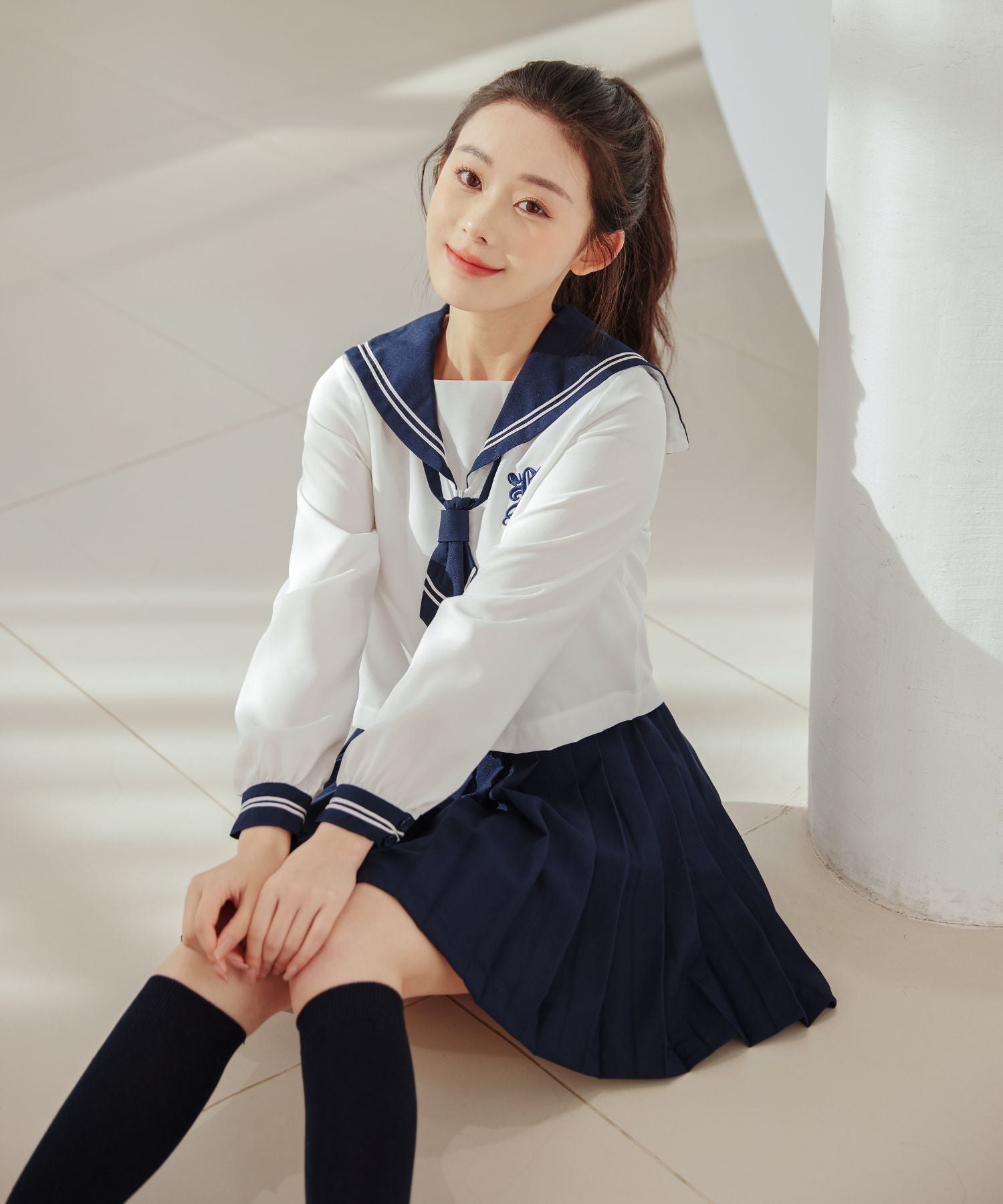 ホワイト×ネイビーのショートネクタイセーラー服