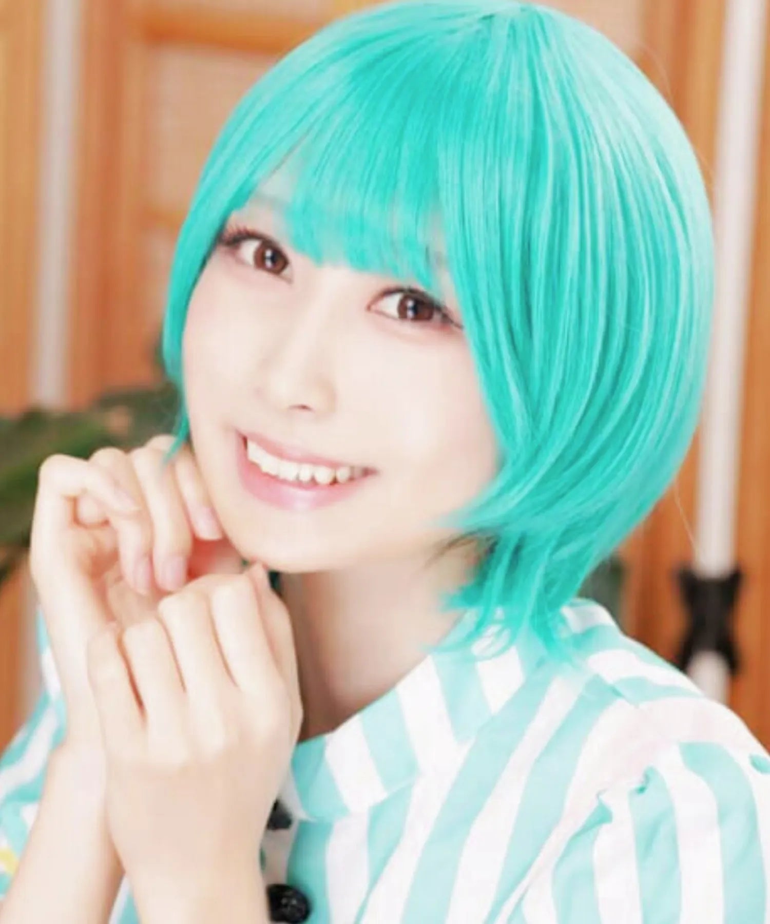 Long neckline short wig