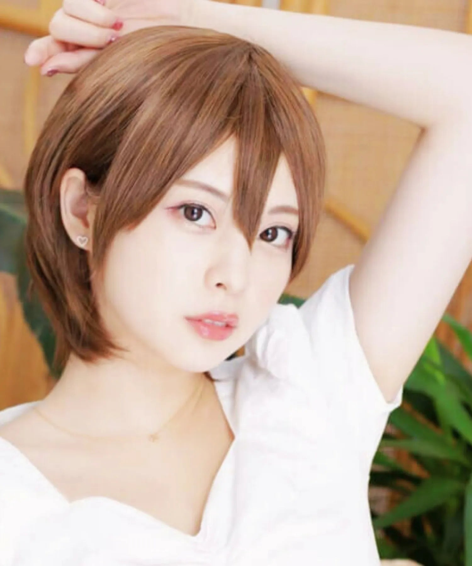 Long neckline short wig