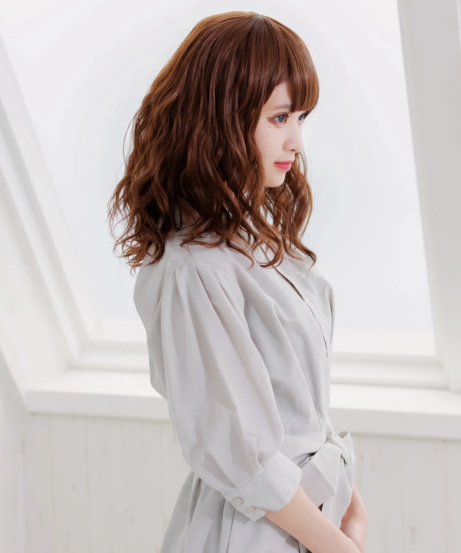 Semi long waved wig