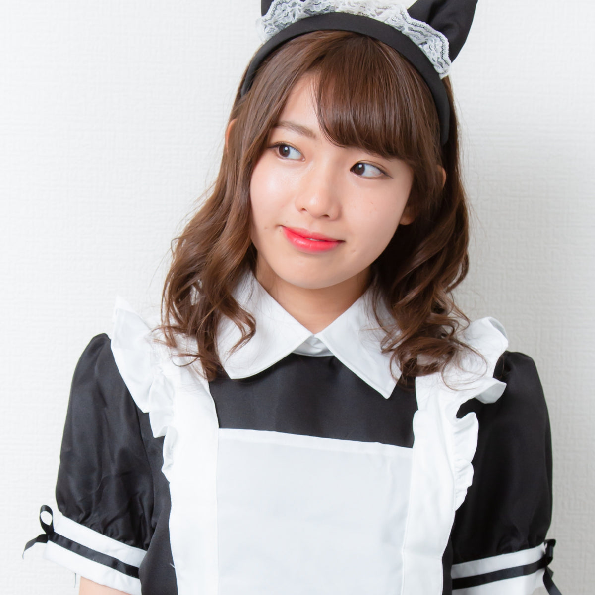 Boo  洋館メイド 3着 カチューシャ付き Amazon.co.jp: [JUNDOMECY] 洋館メイド コスプレ 黒 赤 ミニ