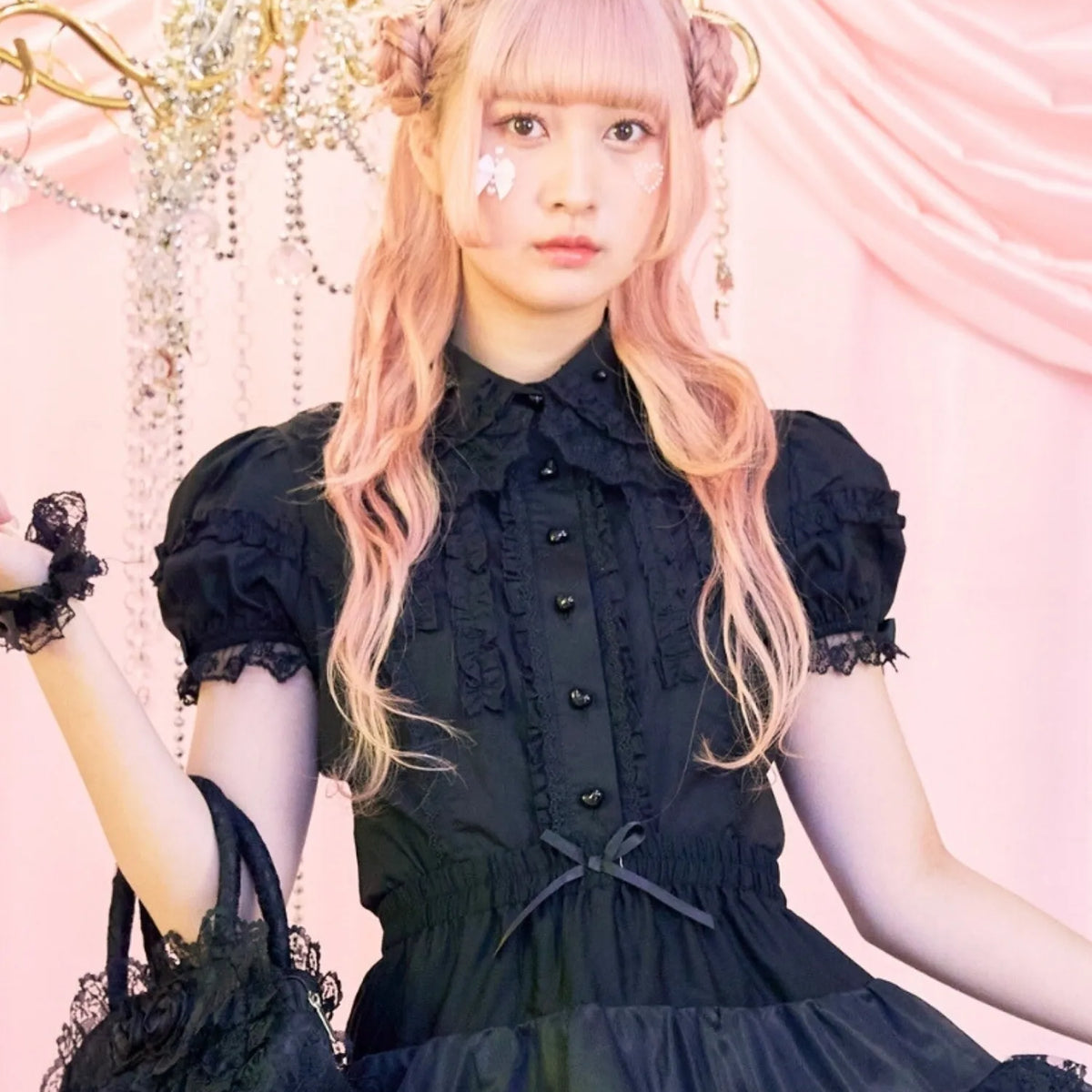 FLICKA✨スタンドカラーフリルブラウス 水色 フリル パール FLICKA✨スタンドカラーフリルブラウス 水色 フリル パール