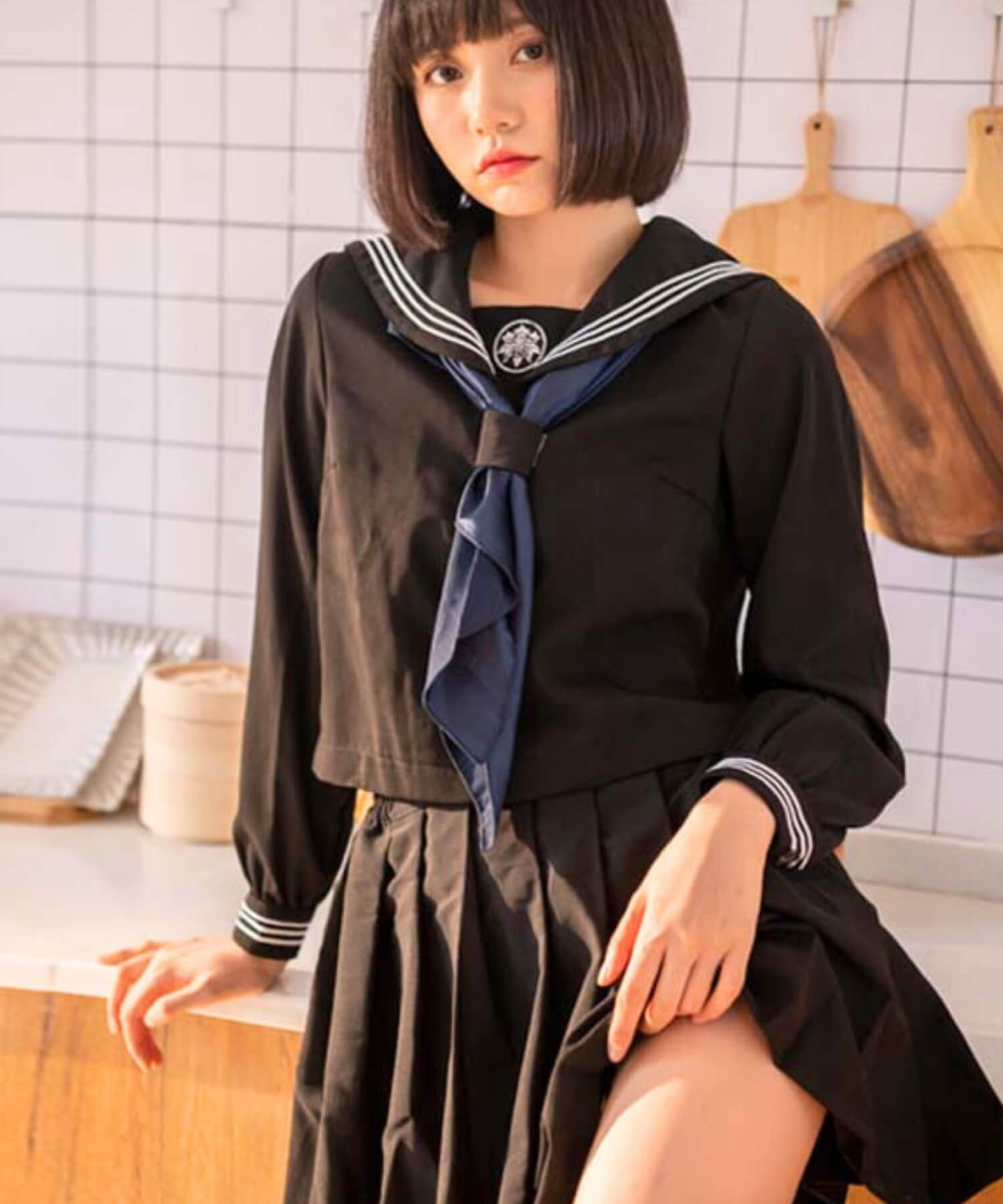 青スカーフつき刺繍入りブラックセーラー服