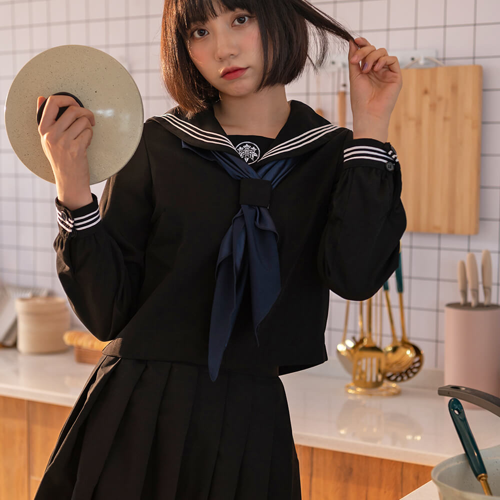 青スカーフつき刺繍入りブラックセーラー服