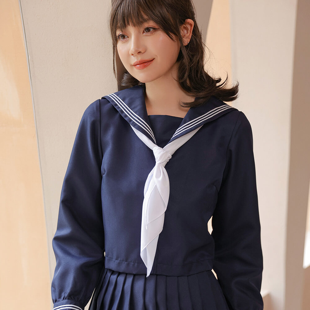 紺ベース×純白スカーフの長袖セーラー服