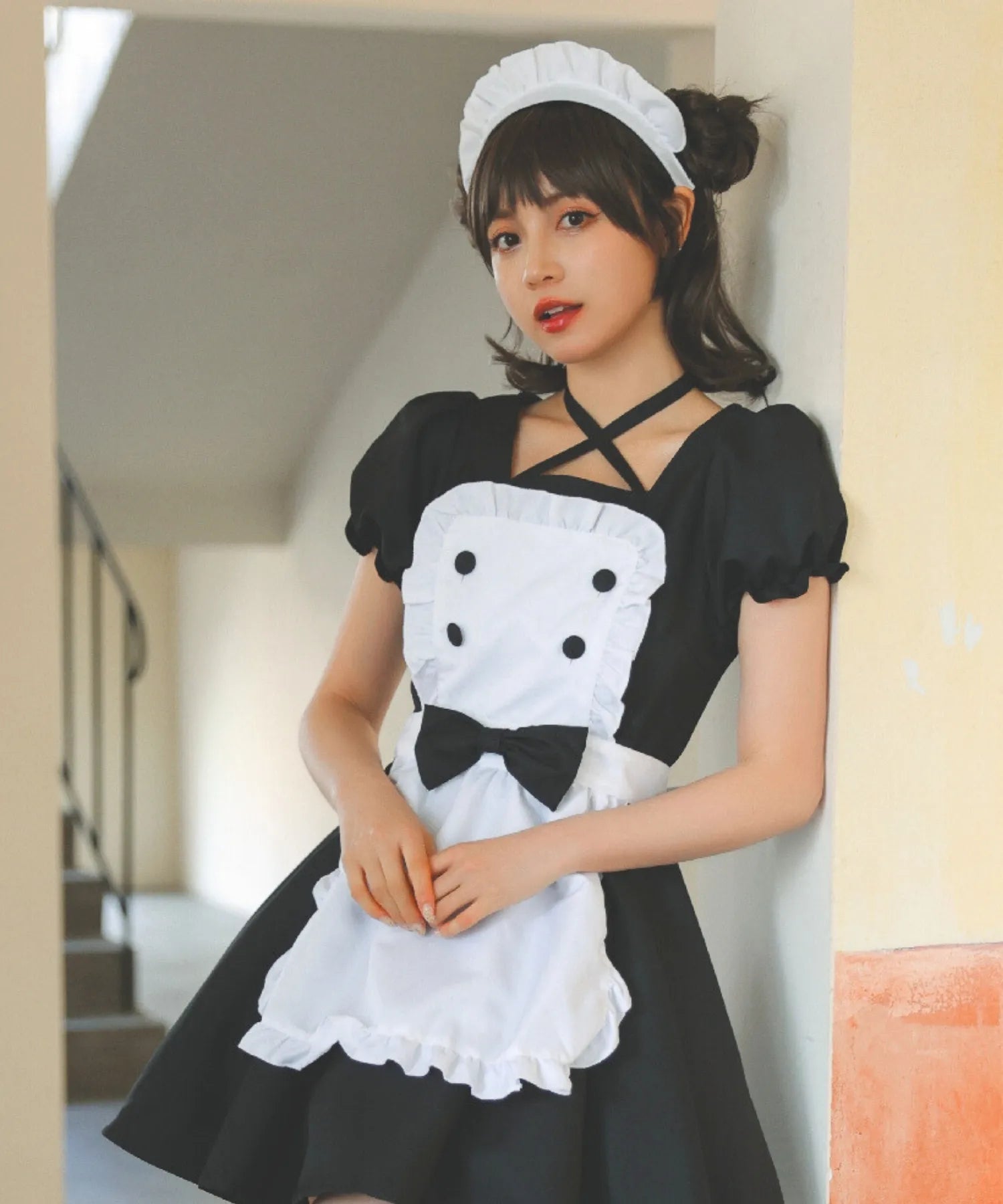 ブラック×ホワイト胸元クロスのメイドコスチューム