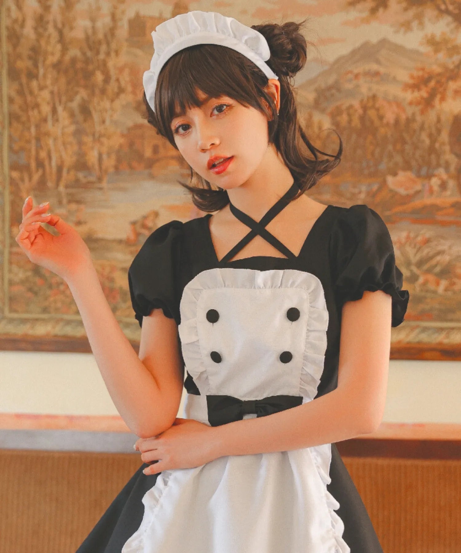 ブラック×ホワイト胸元クロスのメイドコスチューム