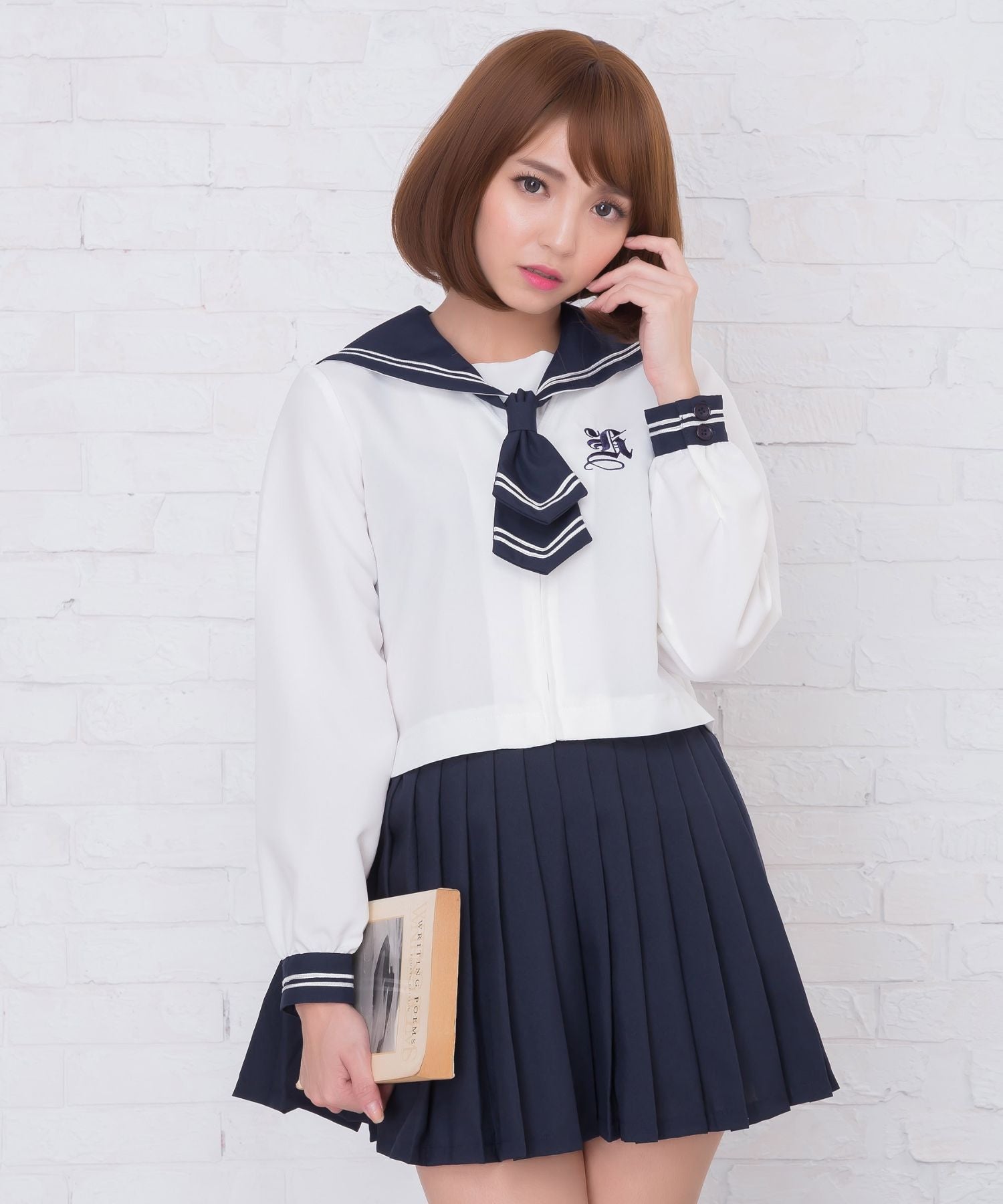 胸刺繍入り紺×白ネクタイタイセーラー服(長袖)