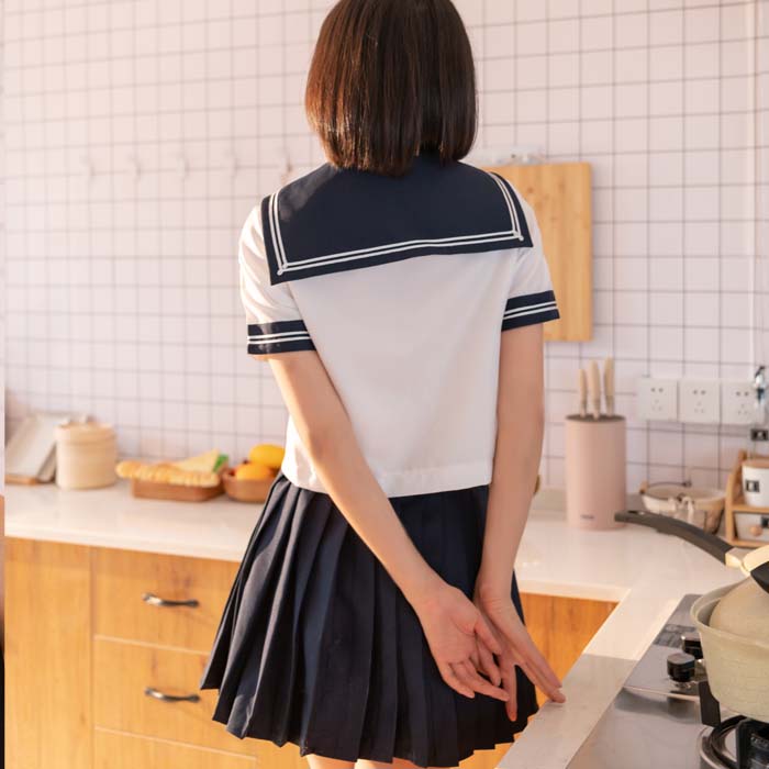 2本ライン 刺繍入り半袖セーラー服