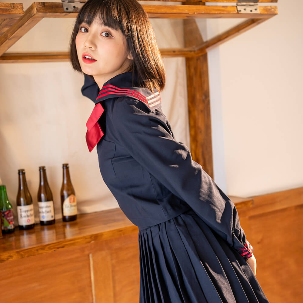 赤リボンつき赤ライン紺セーラー服