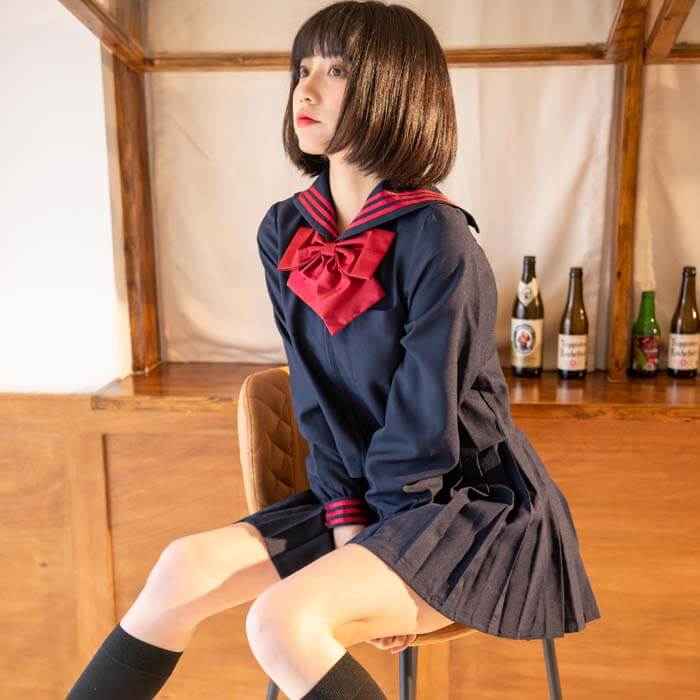 赤リボンつき赤ライン紺セーラー服