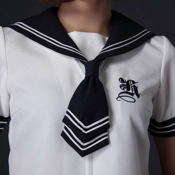 エチエンヌ学園制服