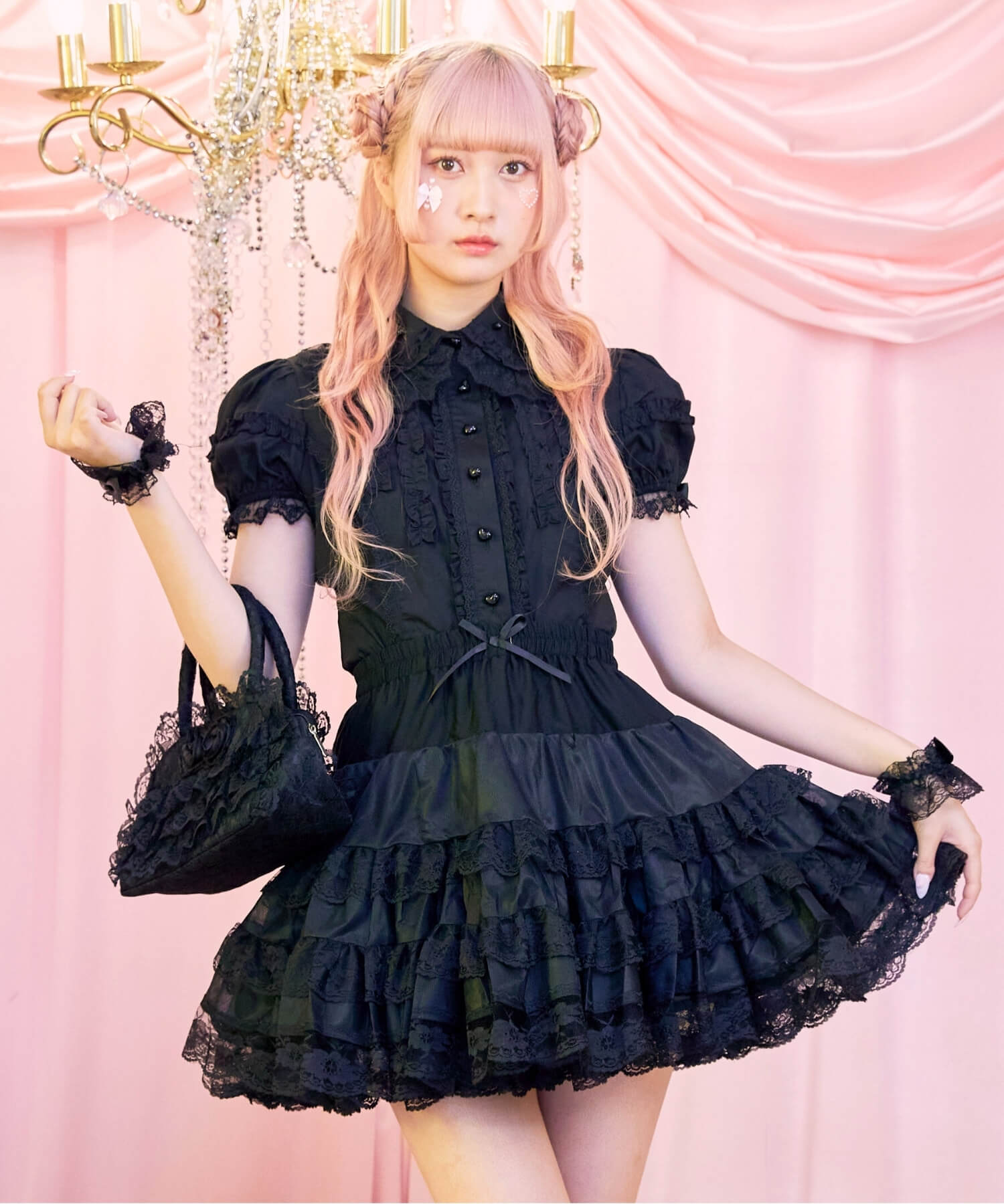 Mini length voluminous lace pannier