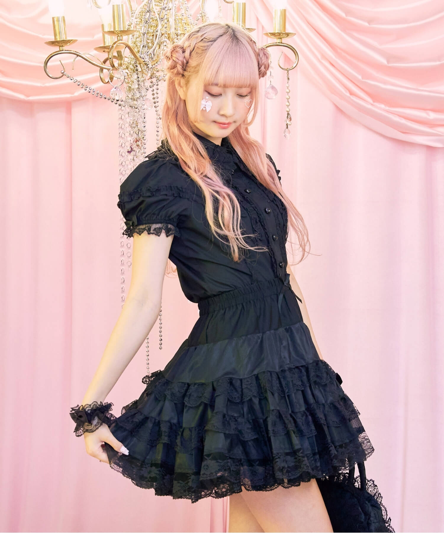Mini length voluminous lace pannier