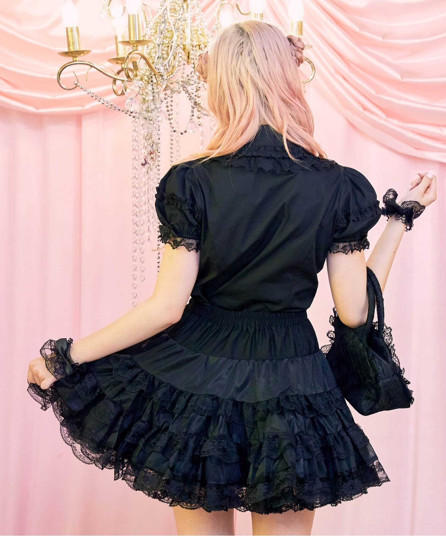 Mini length voluminous lace pannier