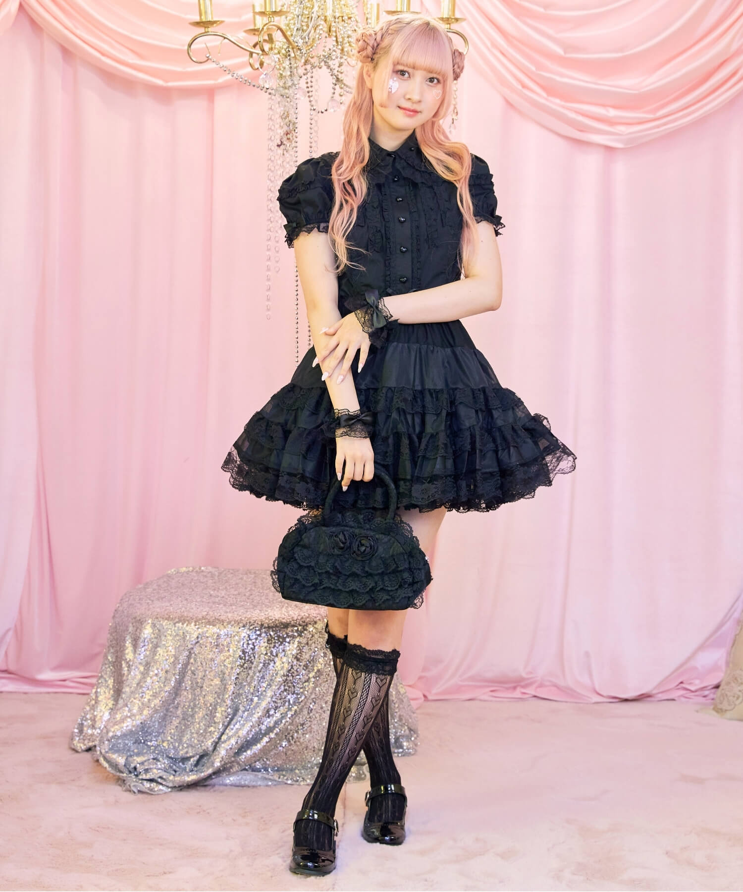 Mini length voluminous lace pannier