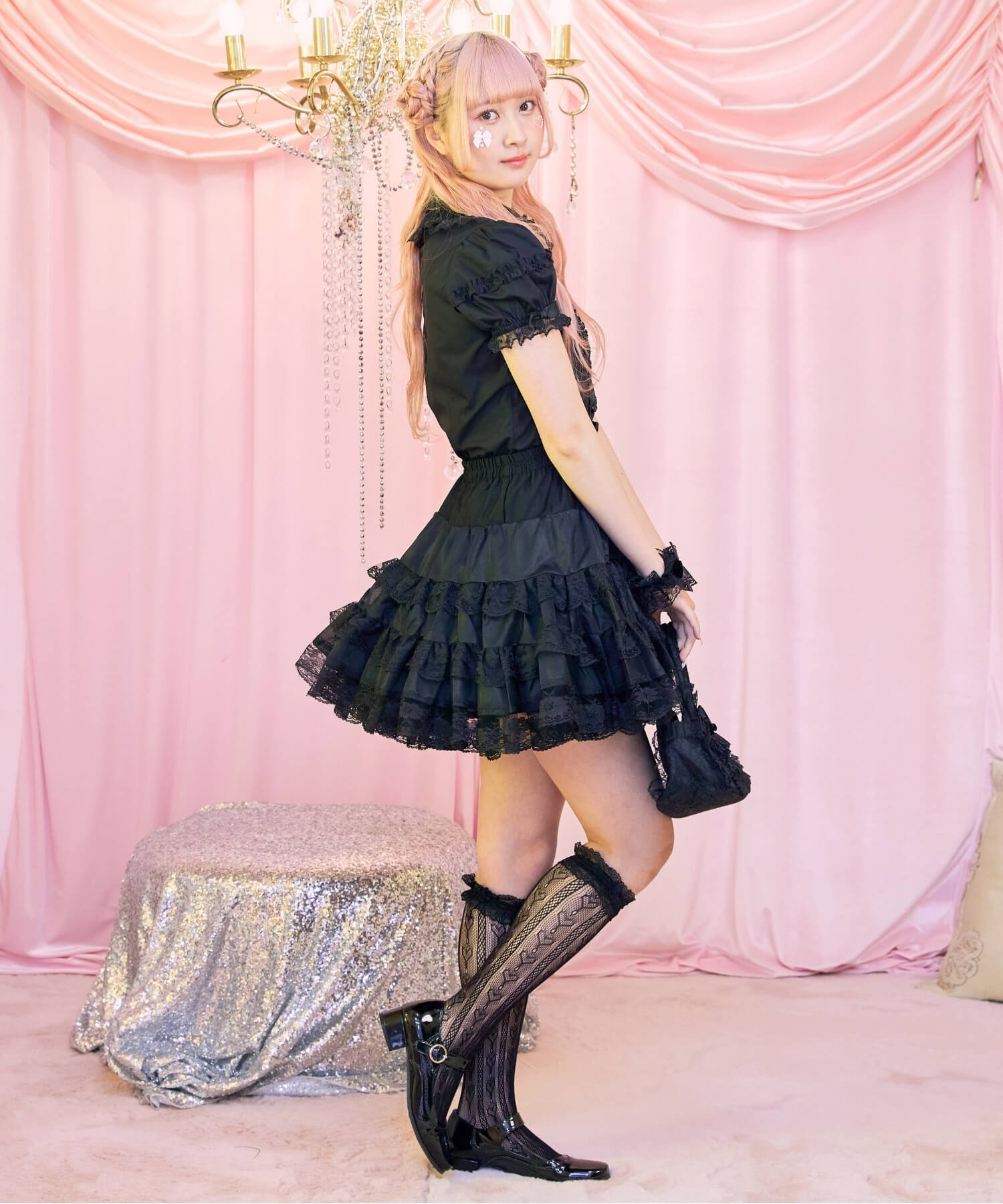 Mini length voluminous lace pannier