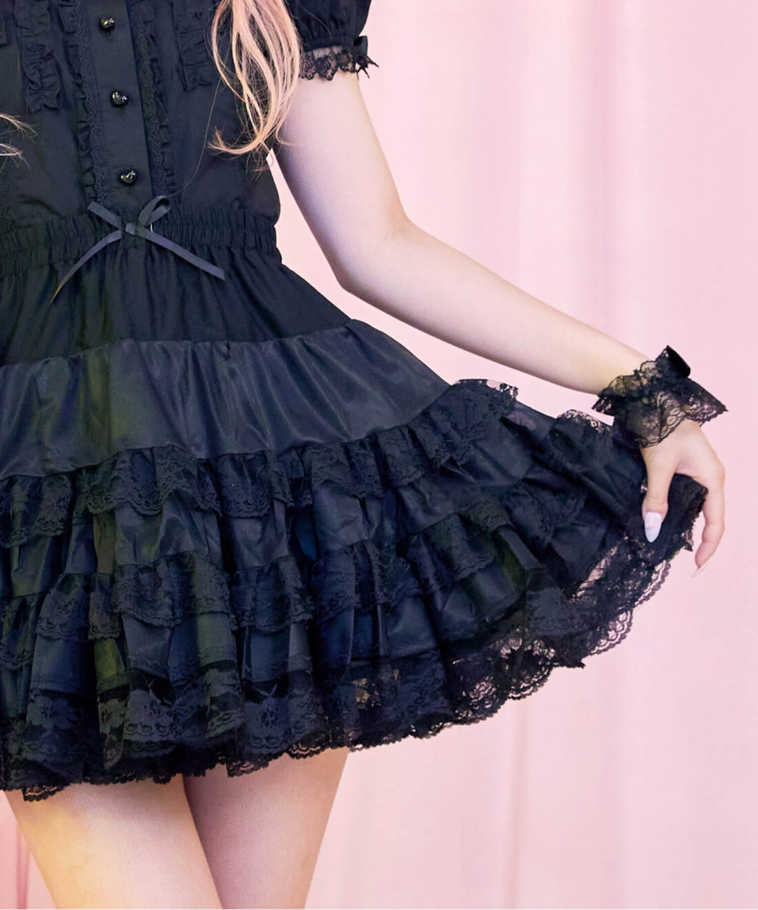 Mini length voluminous lace pannier