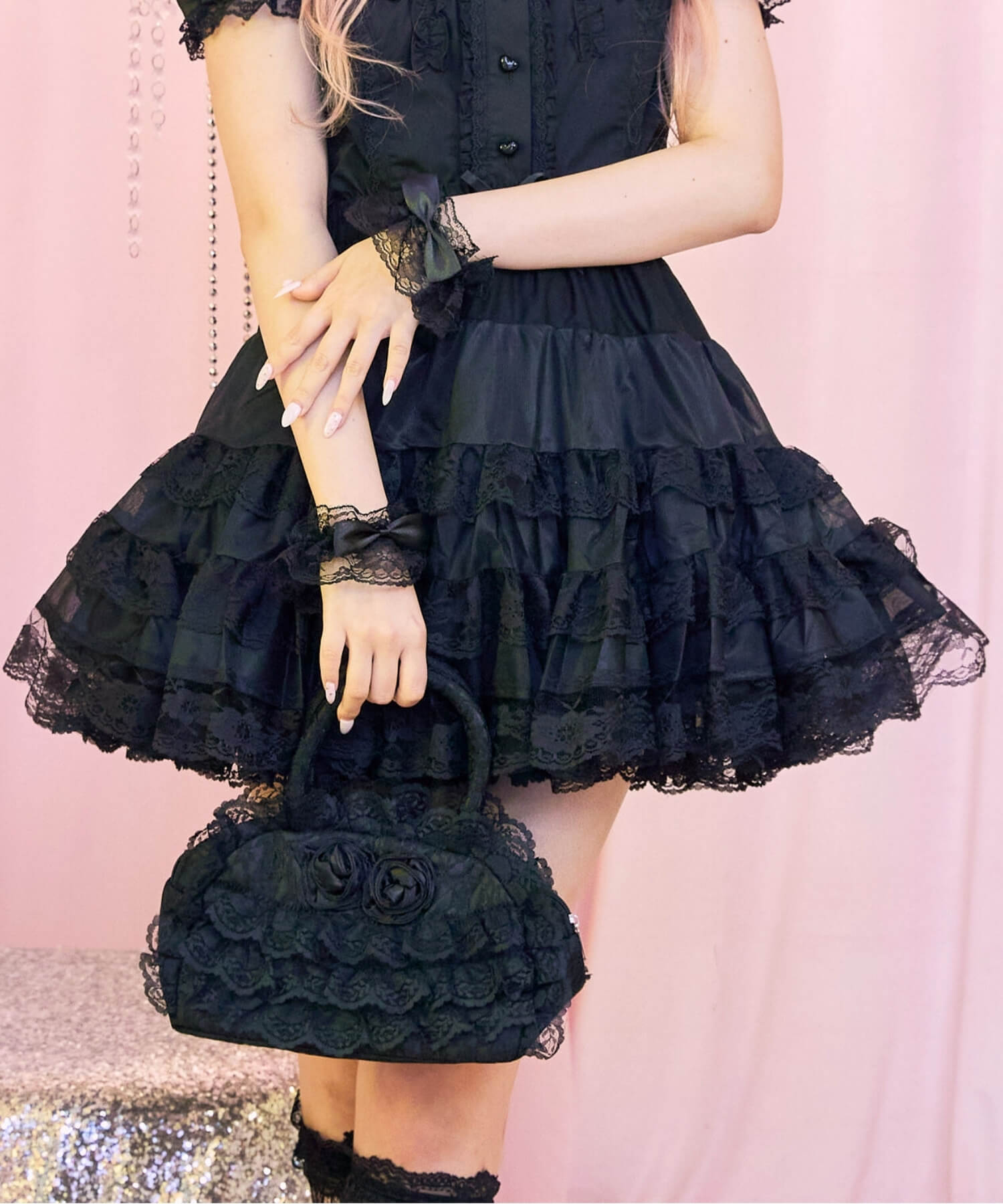 Mini length voluminous lace pannier