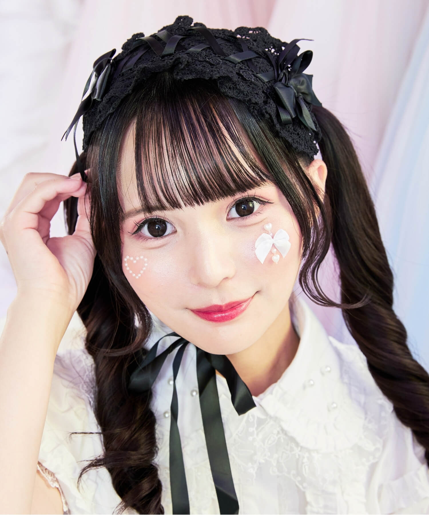 Lace-up ribbon headdress